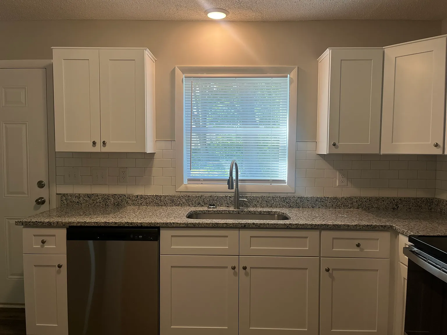 2 bed, 865 sqft, $1,595 — Photo 3