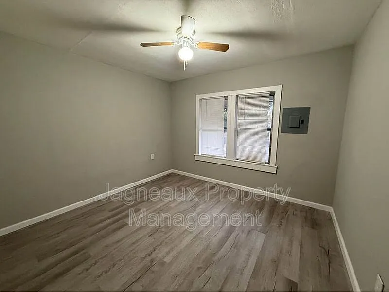 3 bed, 1.0 bath, $1,200 — Photo 2
