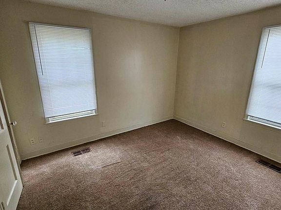 3rd image of 701 E Brentwood Cir