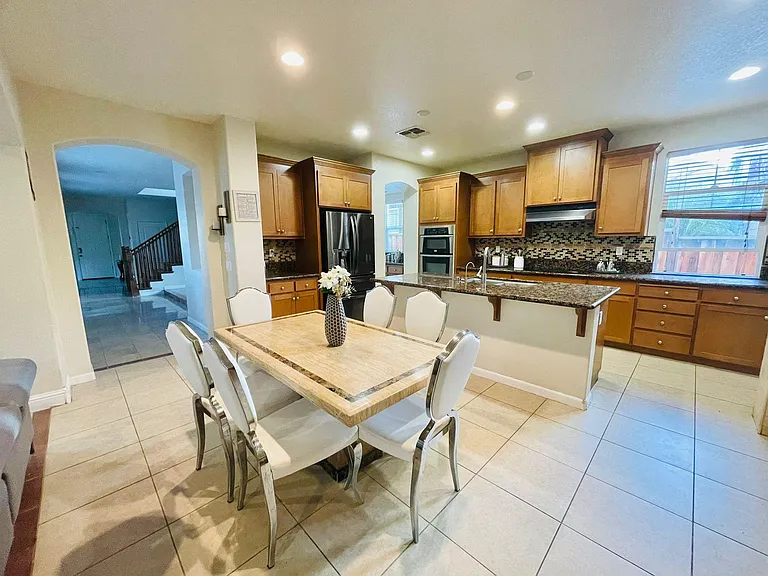 381 W Alameda Dr — Photo 18