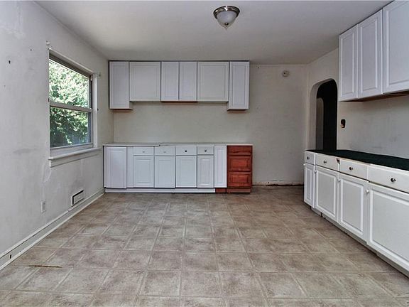 5th image of 250 Phillips Dr