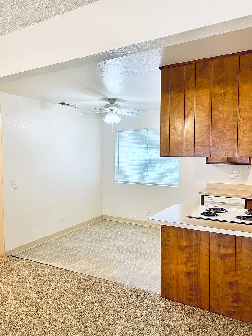 635 W 6th Avenue — Photo 4