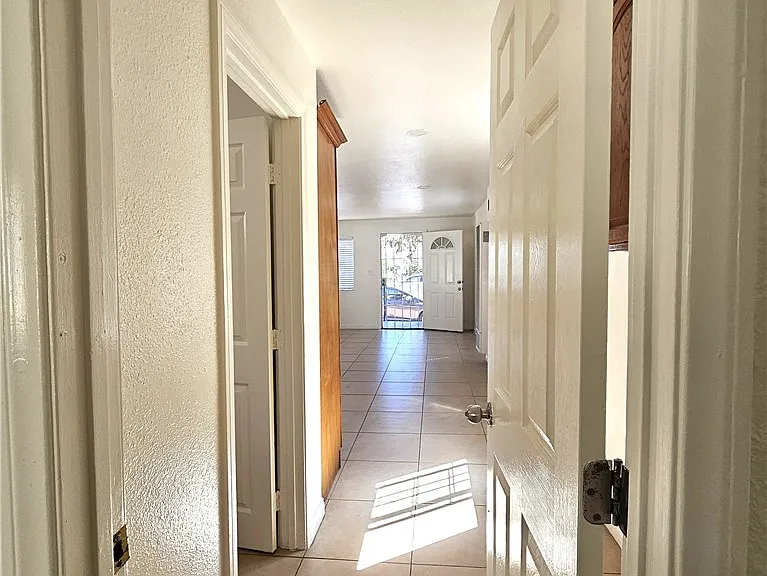654 W 21st St — Photo 14