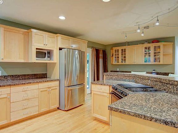 4th image of 505 NW 72nd Cir