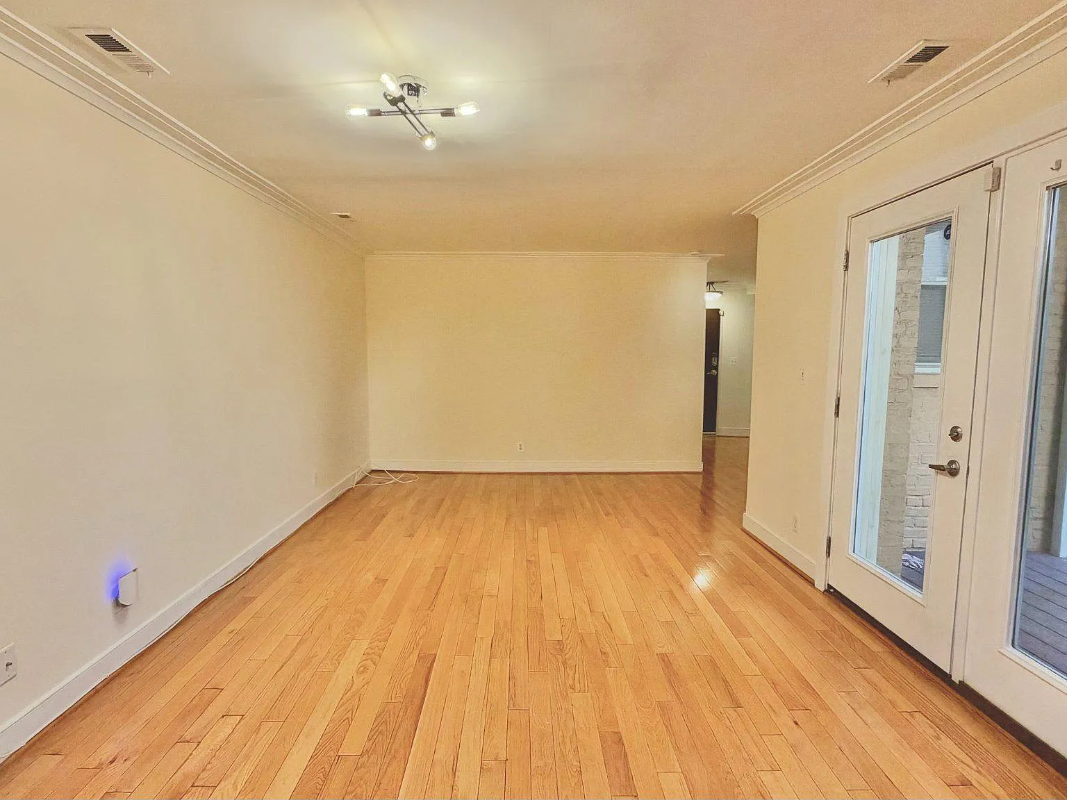 2 bed, 1.0 bath, 803 sqft, $2,500 — Photo 4