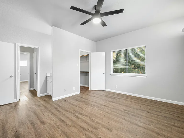 3412 Speedway #B — Photo 19