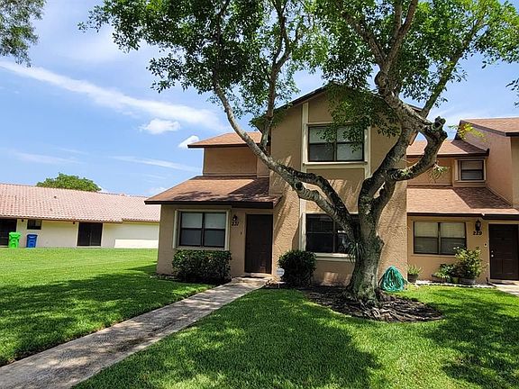 3rd image of 231 Lakeside Cir #231