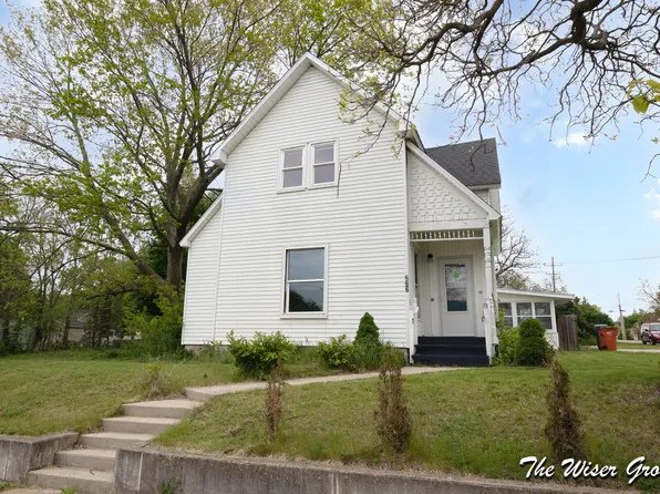 222 Leonard St, Belding, MI 48809