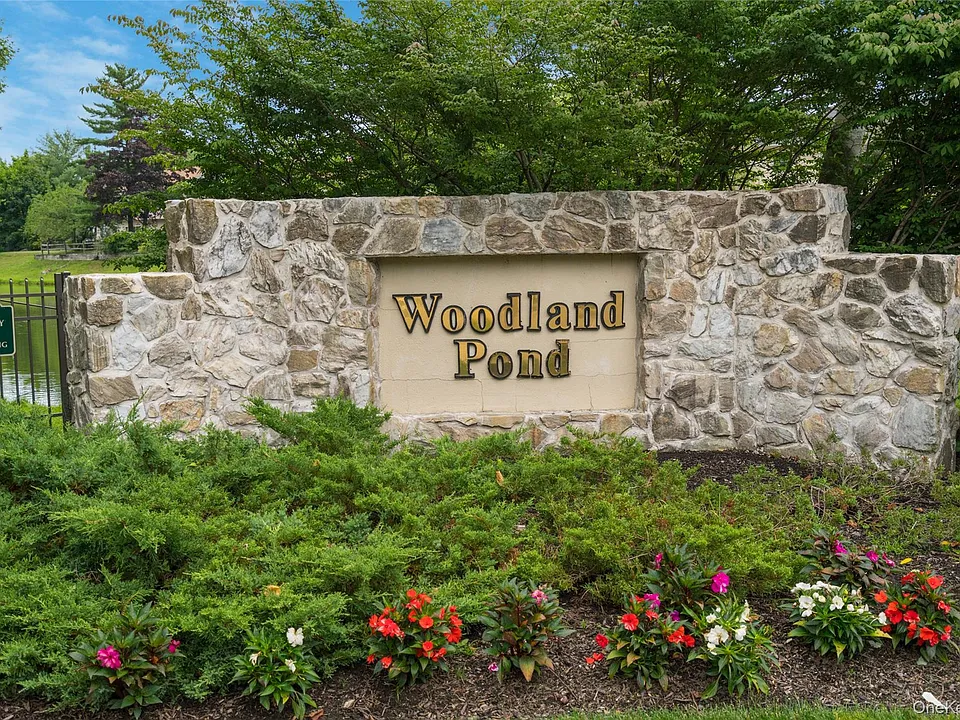 122 Woodlake Dr W