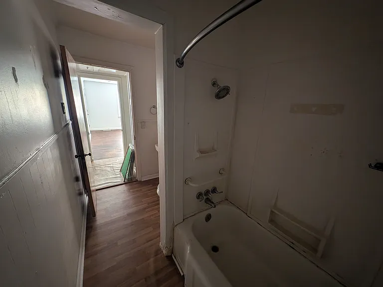 200 Naomi Dr — Photo 2