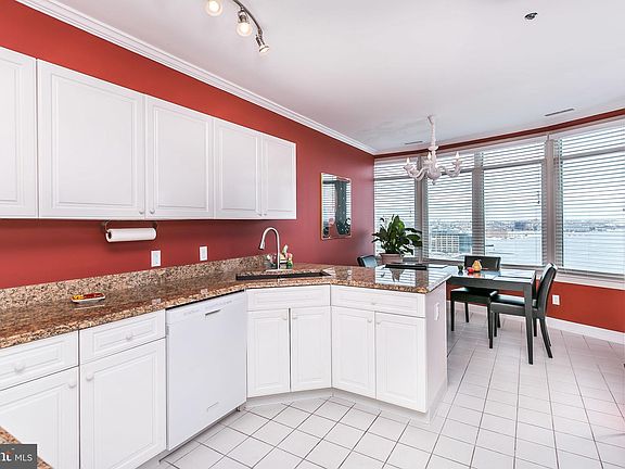 2nd image of 100 Harborview Dr Unit 1702