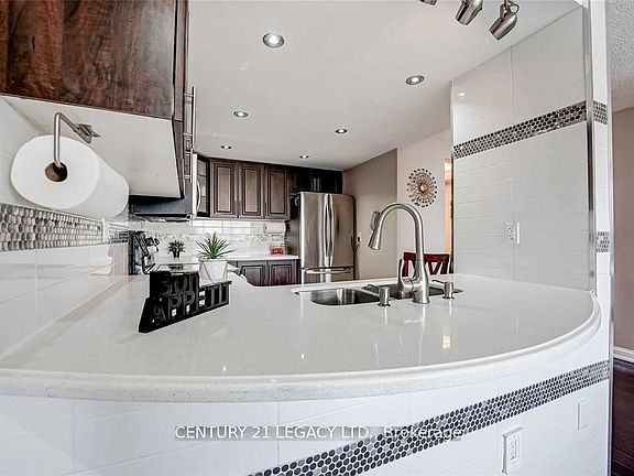 5th image of 24 Hanover Rd #408