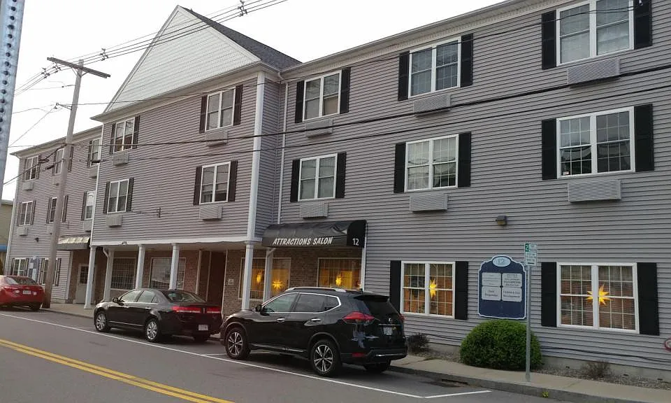 12 Pratt St #208