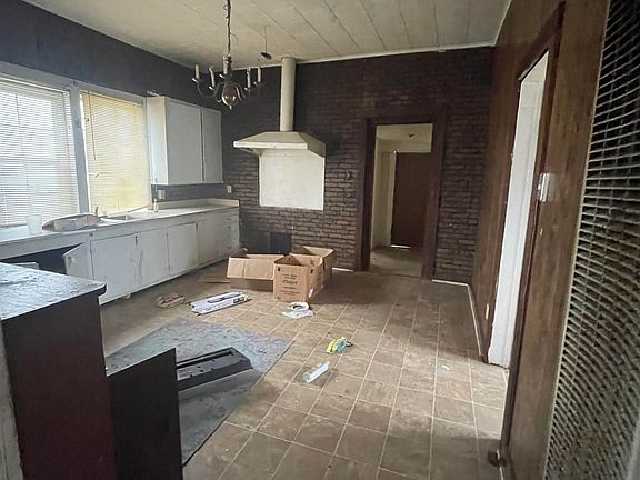 2nd image of 8620 Saint Joseph St