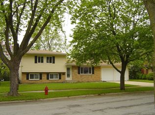 100 N Rosedale Ave, Aurora, IL 60506