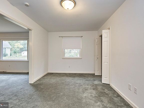 3rd image of 1006 Echols St SE