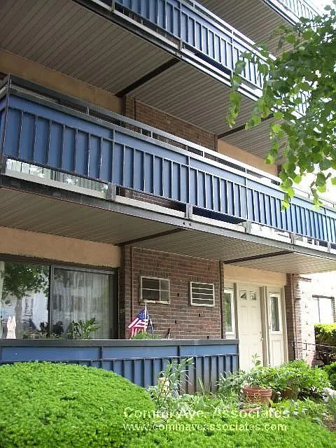 1 bed, 1.0 bath, $2,300 — Photo 2