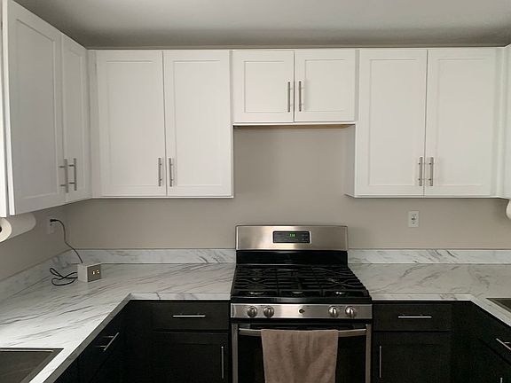 4th image of 872 E 14th St
