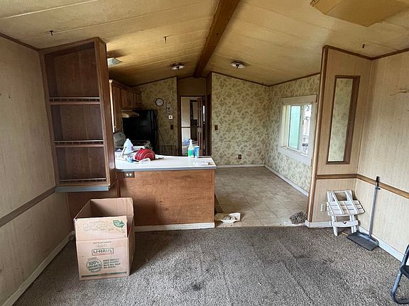 4th image of 738 River Ave