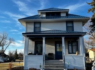 408 1st St SW, Bowman, ND 58623