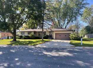 52 Rickel Rd, Sun Prairie, WI 53590