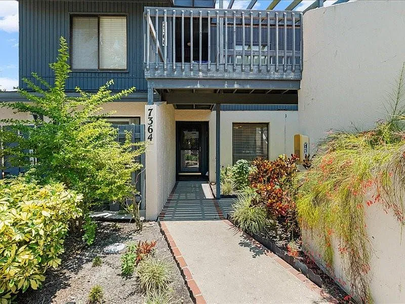 2 bed, 2.0 bath, 1400 sqft, $2,400 — Photo 2