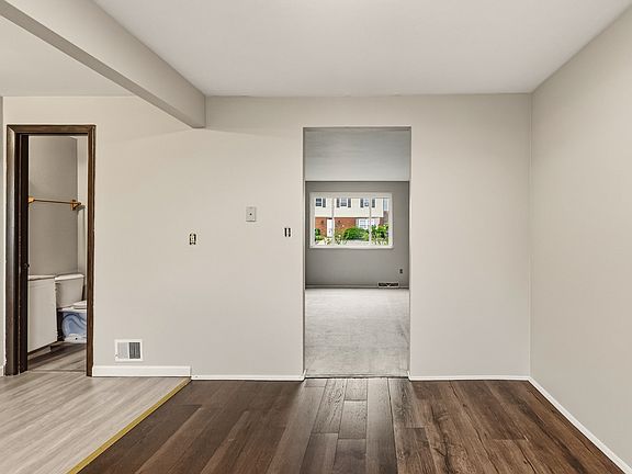 5th image of 498 Maple Rd