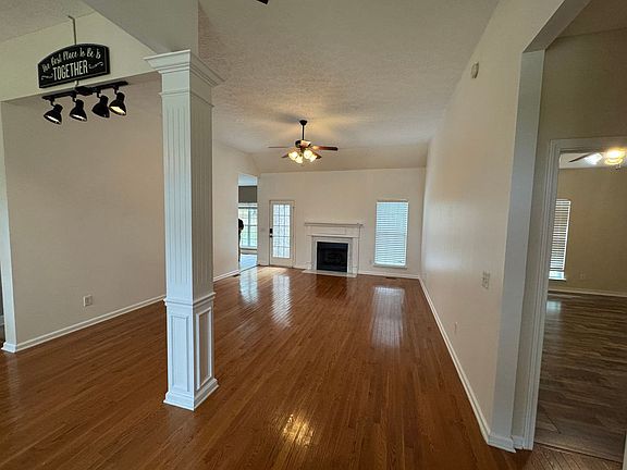 4th image of 836 Ridgetop Dr