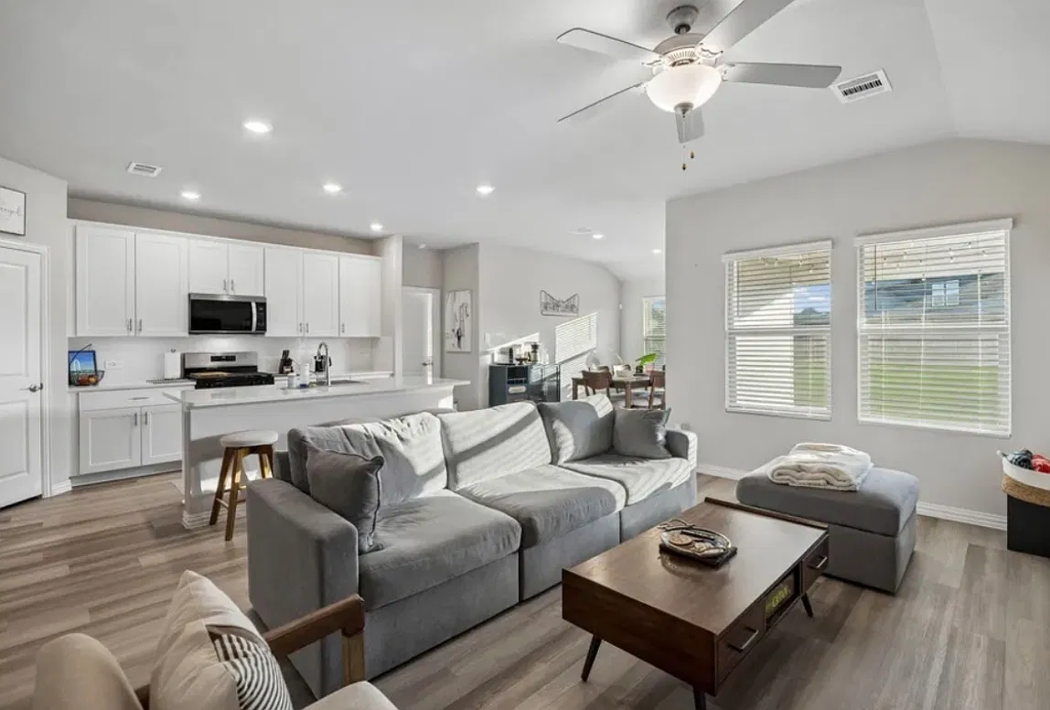 4 bed, 1731 sqft, $2,500 — Photo 4