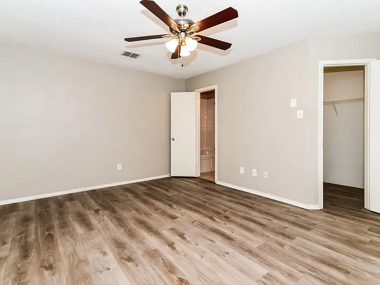 1112 Alexandria Dr — Photo 13