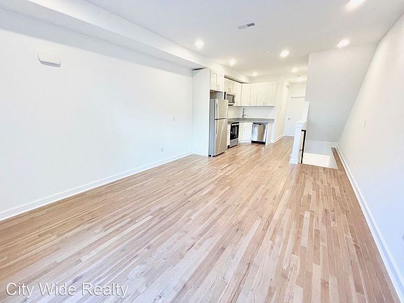 5th image of 2153 N Franklin St Unit A