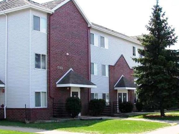 5th image of 1160 Town Centre Dr APT 01