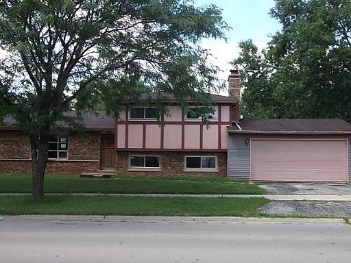 1st image of 300 E Illinois St