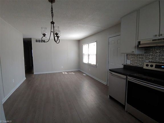 5th image of 2301 Phoenix Dr