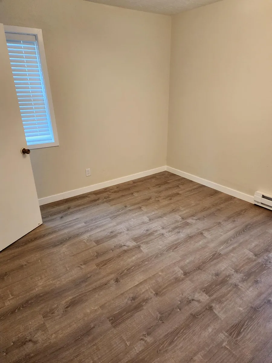 Building Photo - 8563 N Tioga Ave #1