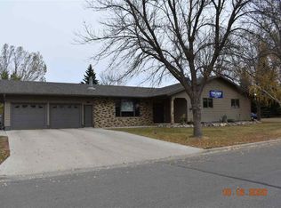 243 6th Ave NE, Garrison, ND 58540