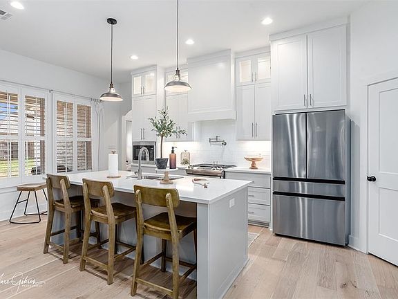 4th image of 219 Diane Ln