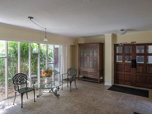 3rd image of 2623 Seville Blvd Unit 101