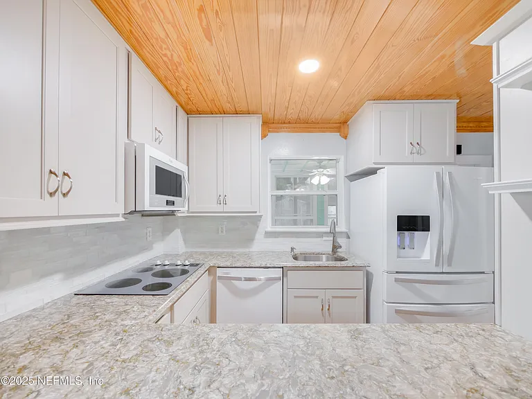 6472 Putnam St — Photo 26