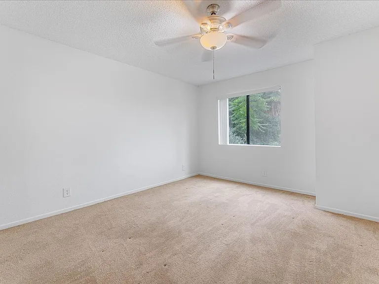 144 N Michigan Ave #6 — Photo 16
