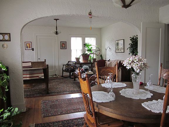 Elegant dining 