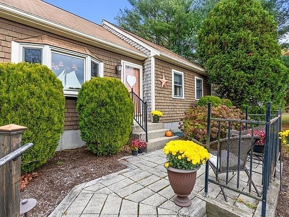 2nd image of 29 Dorothy Dr
