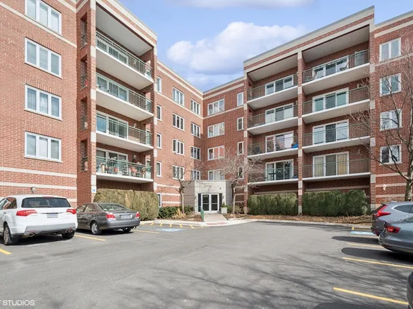 5225 N Riversedge Ter APT 302, Chicago, IL 60630