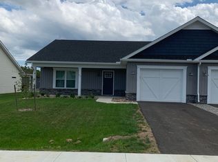 435 Dripping Spring Dr, Hedgesville, WV 25427