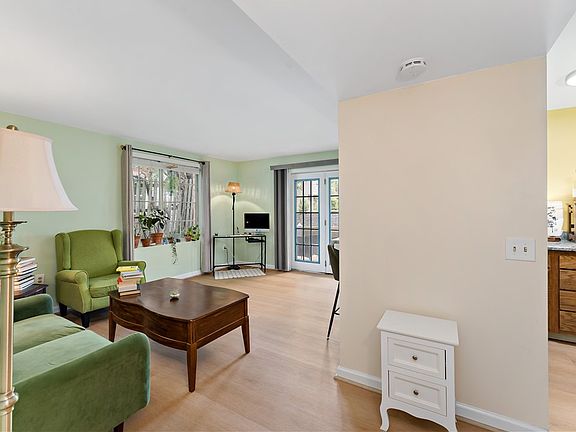 5th image of 3266 Ward St APT 3