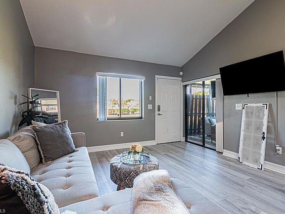 5th image of 12962 Meadowood CT
