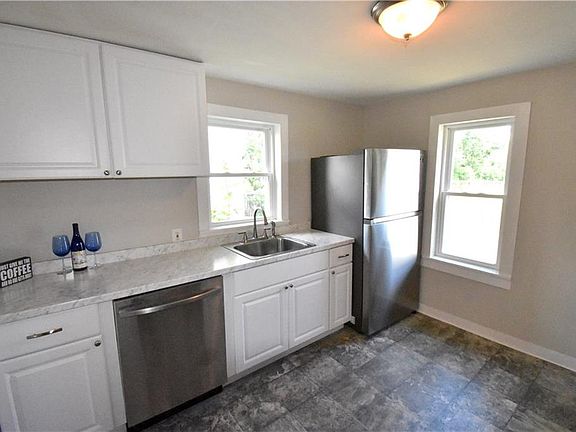 5th image of 108 Bradley St