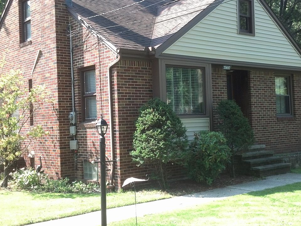 1st image of 25697 W Hedgewood Dr