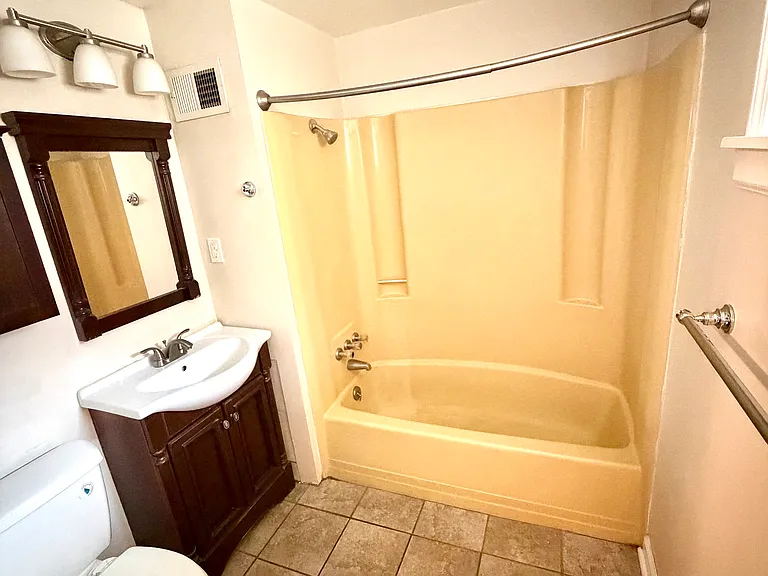 1202 Sarah St #1 — Photo 8