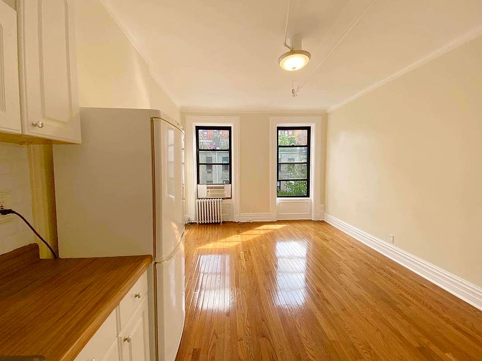 2nd image of 108 W 71st St APT 8